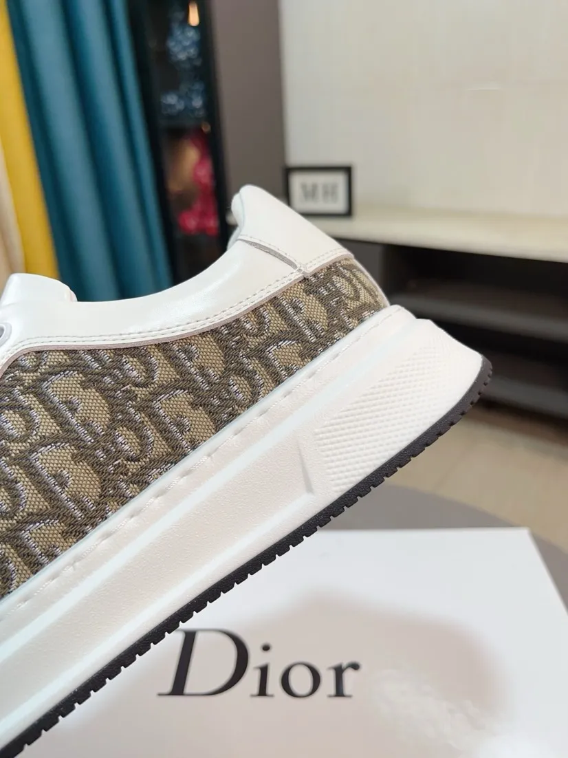 Ex-factory price 400🌹🌹【Dior】Best-selling model, world premiere on official website🔝High-end brand of men's shoes, latest series on official website: The upper is made of imported cowhide with specially designed fabrics➕Mesh breathable lining. Make walking more convenient and comfortable! Compared with the official quality, Midea’s 1:1 replica. Create a fashionable personality to set off your uniqueness! A must-have for trendy men! Classic style. Men's sizes: 38-44.